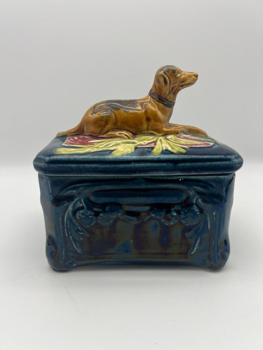 Art Nouveau aardewerken deksel met teckel - ca. 1900-1925
