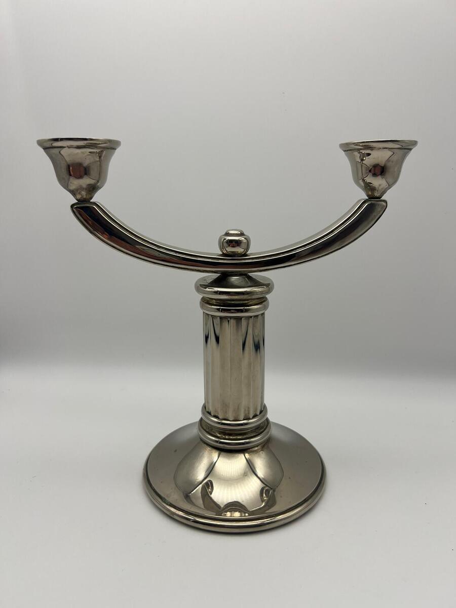 Tweearmige kandelaar met een Art Deco uitstraling  1970 