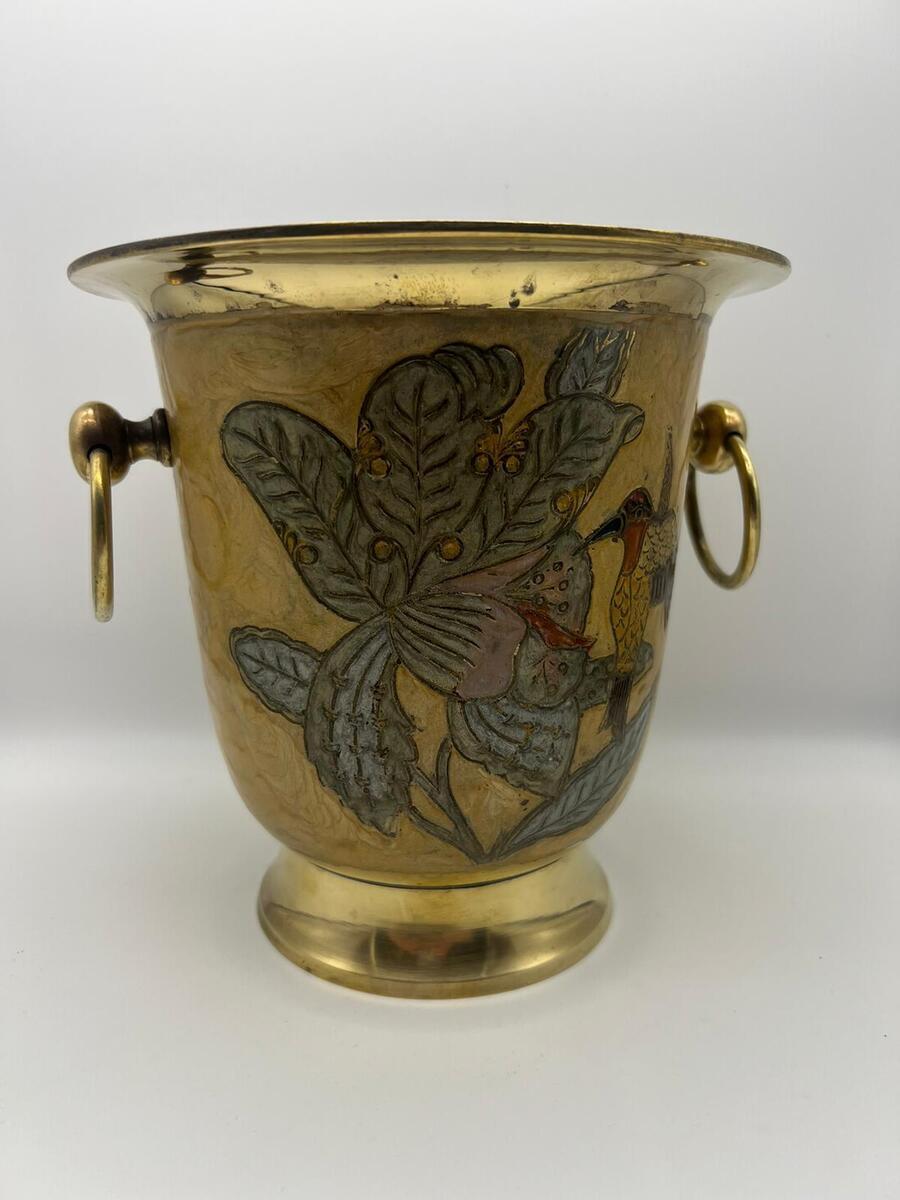 Messing champagnekoeler met cloisonne-email decor van kolibrie en bloemen 