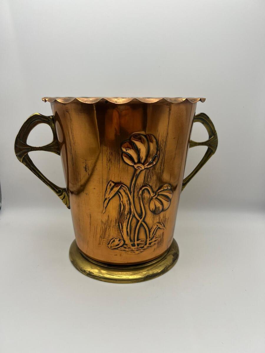 Art Nouveau koperen champagnekoeler  met bloemdecoratie