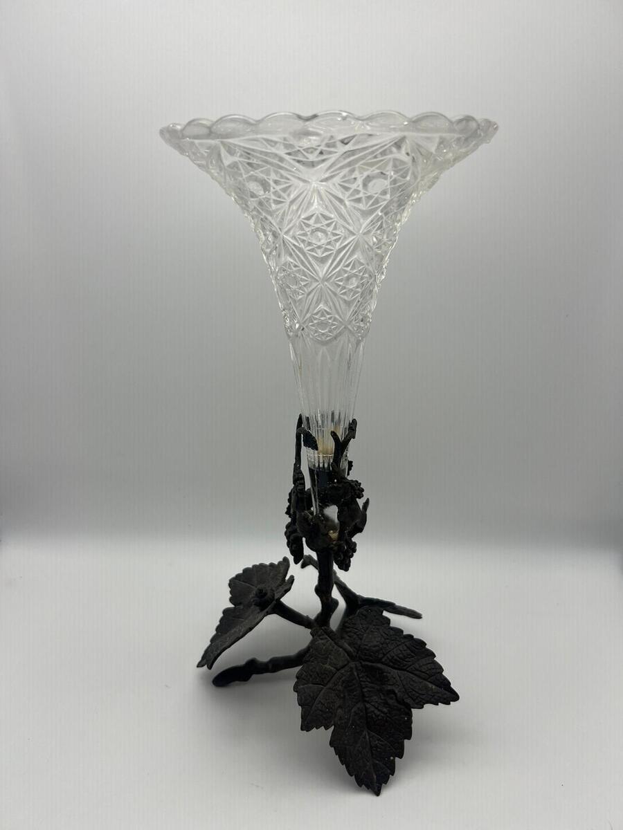 Franse Art Nouveau vaas- gietijzeren druivenrank voet met geperst las- ca. 1900