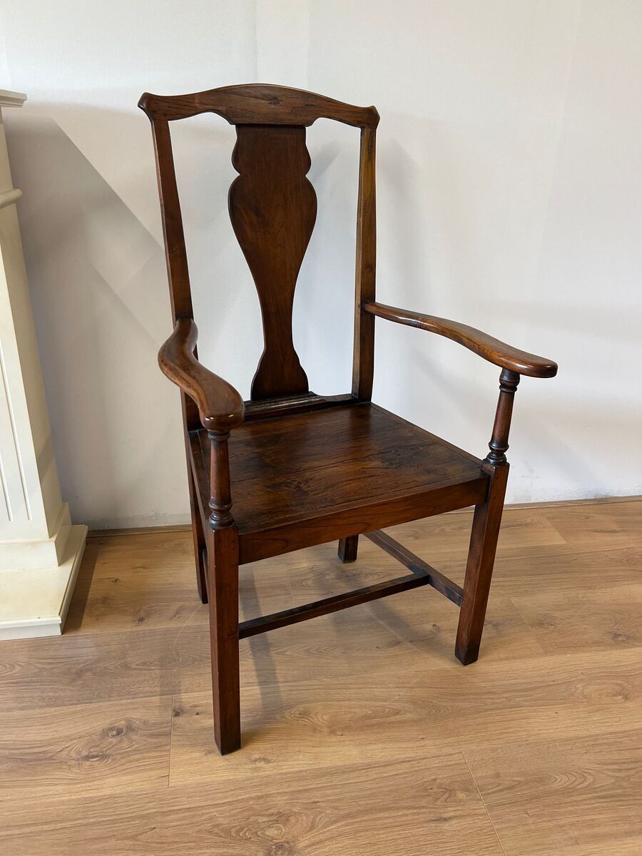 Antieke Nederlandse armstoel met massieve houten zitting - ca. 1780-1820