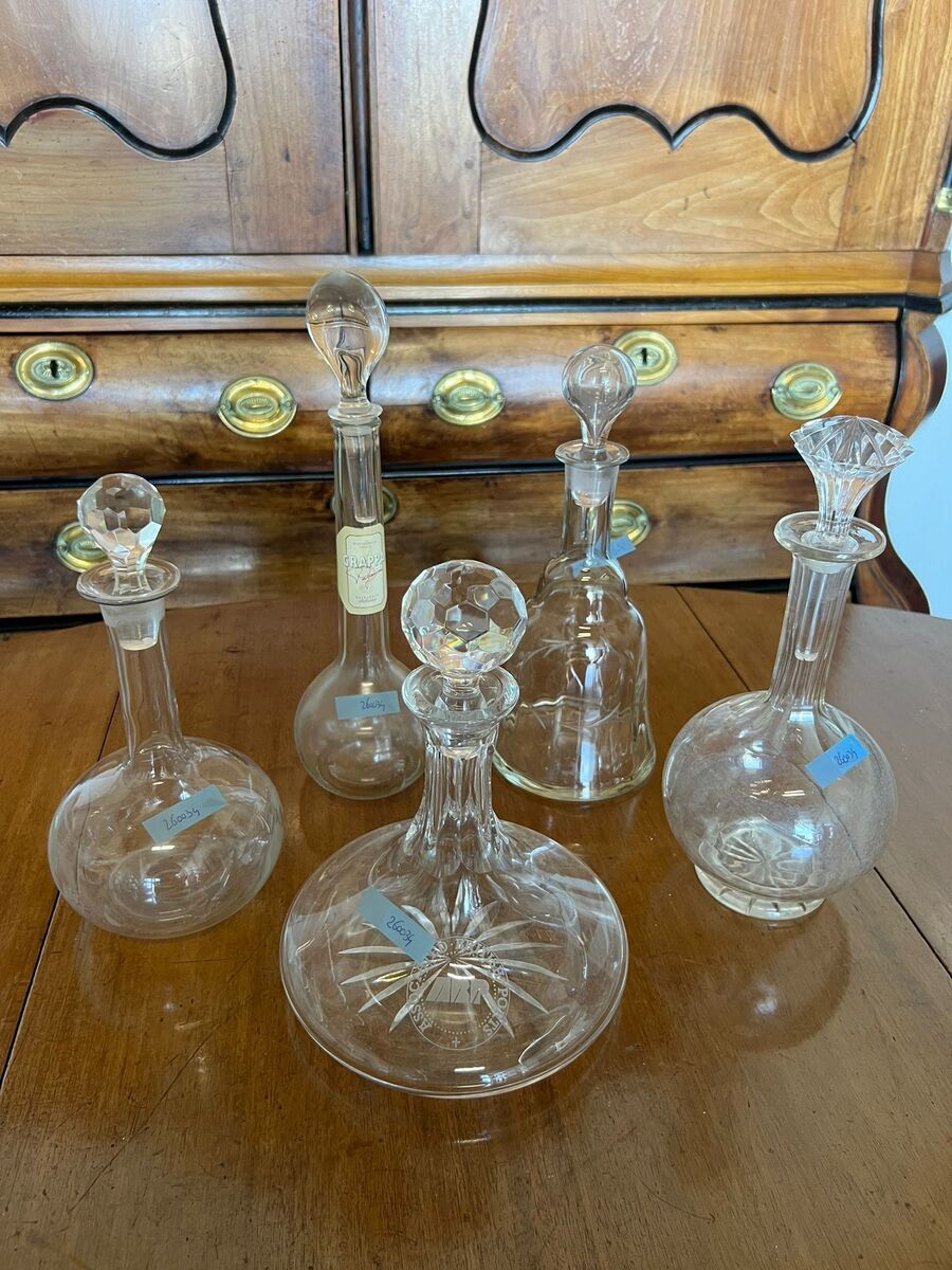 Collectie van 5 glazen karaffen en decanteerflessen