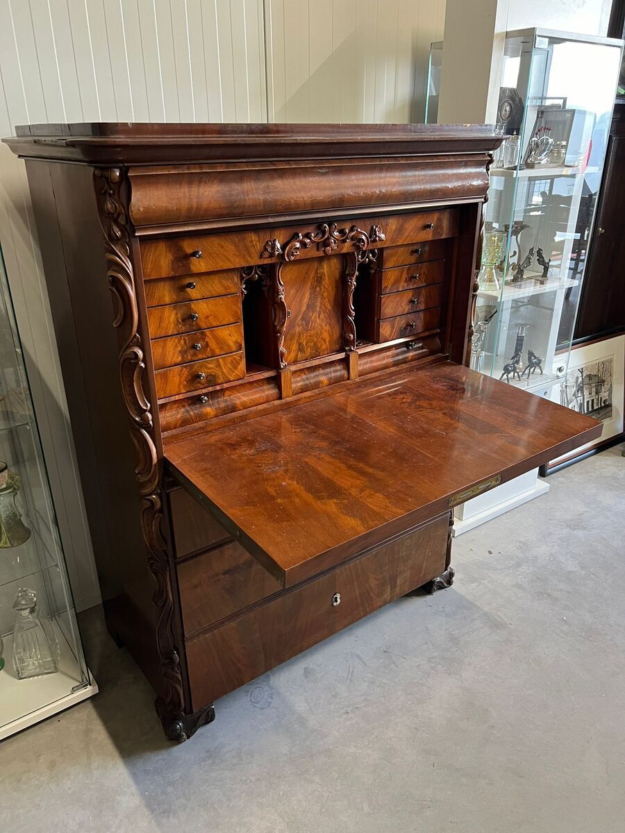 Antieke secretaire-kabinet met rijk interieur (19e eeuw)