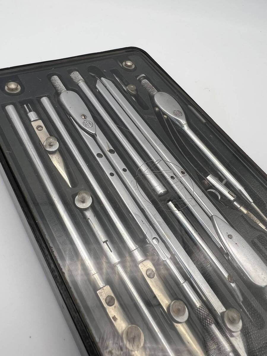 Vintage technische teken- en passerdoos - complete set.