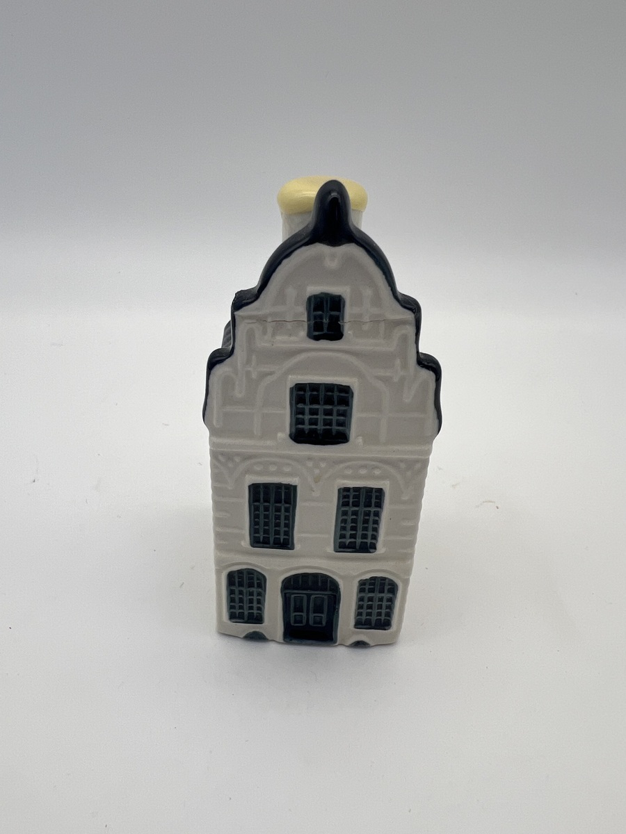 KLM-huisje 21. De Salamander, Delft.