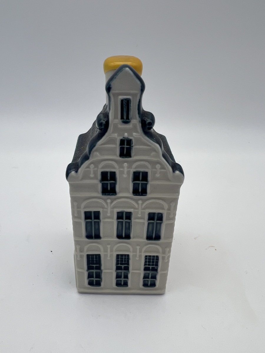 KLM huisje 25. Weeshuis aan de Spieringstraat Gouda 