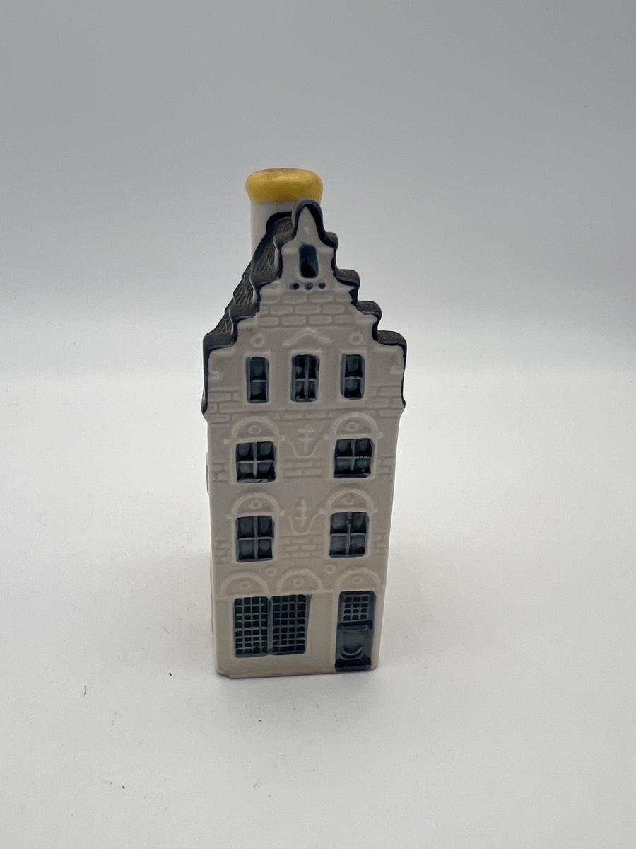 KLM-huisje 32. Koornmarkt 81, Delft