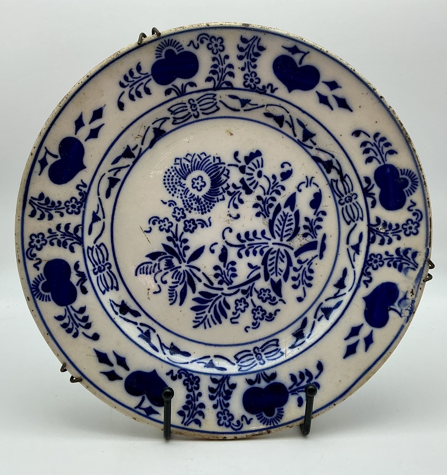 Oud Delfts blauw wandbord met bloemen 