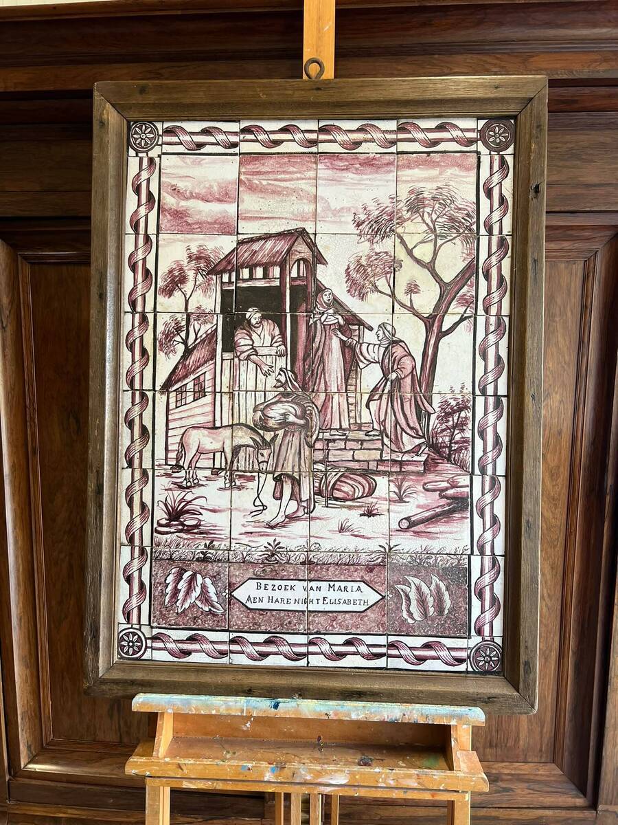 Antiek Hollands tegeltableau (verm. 18e eeuws) - Bezoek van Maria aan haar nicht Elisabeth 