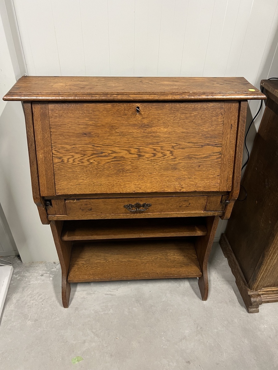 Eikenhouten bureau’tje 