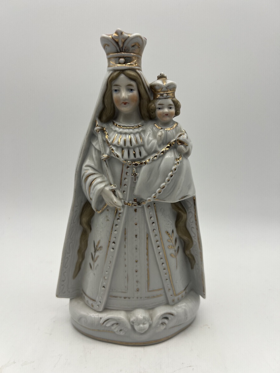 Antiek porseleinen beeld van gekroonde Madonna met kind.