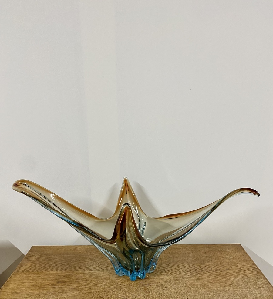  Grote vintage Murano-stijl glazen schaal – amber, blauw en helder glas.