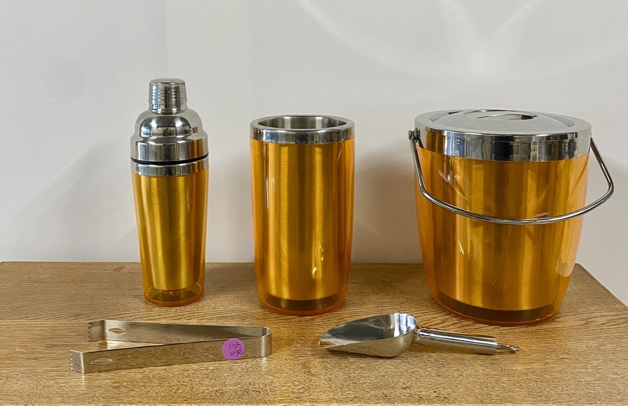 Aanpassen. Vintage 5-delige cocktailset – oranje/amberkleurig met RVS, jaren 1980.