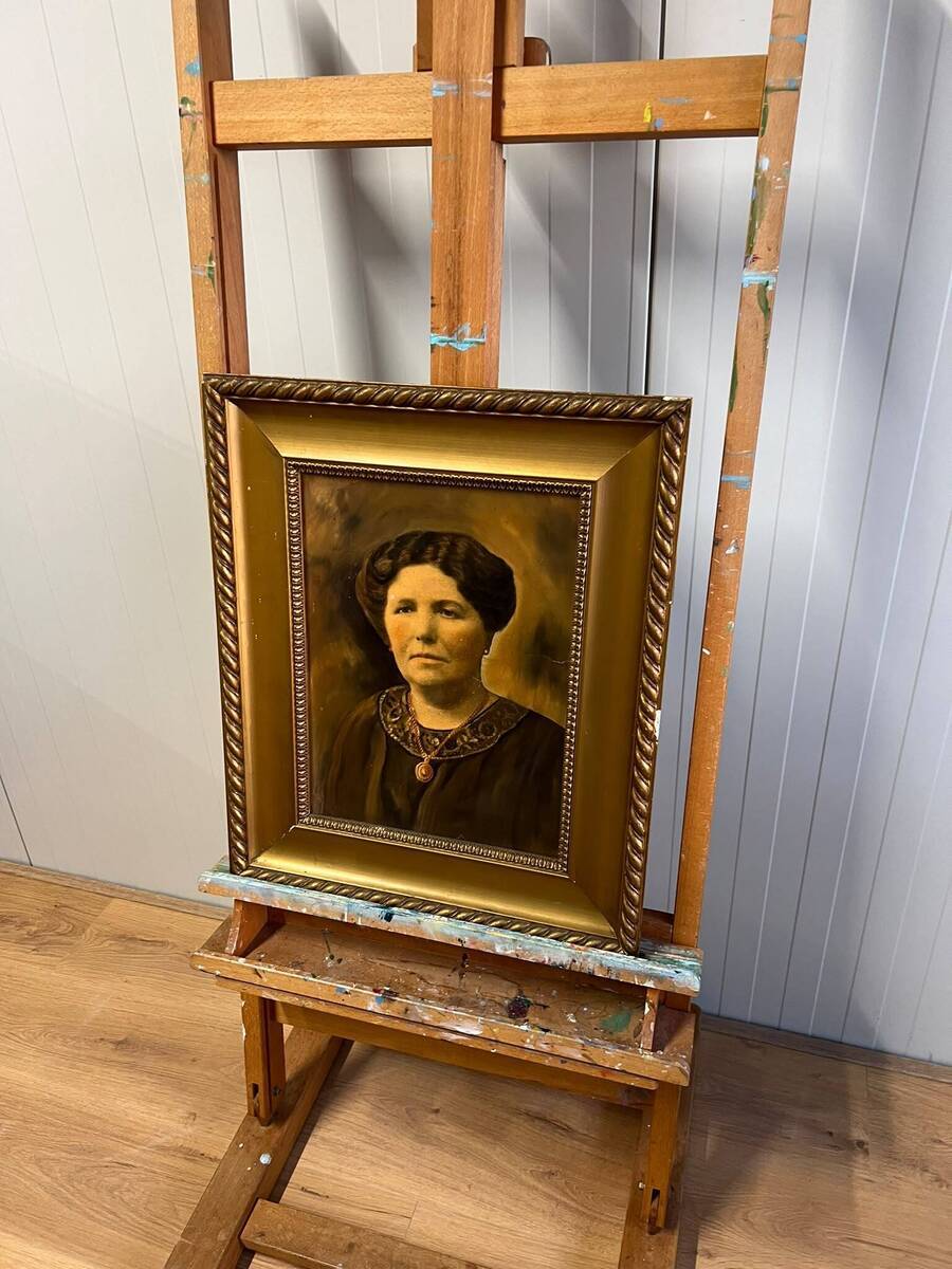 Portret van een dame. (ingekleurde foto)