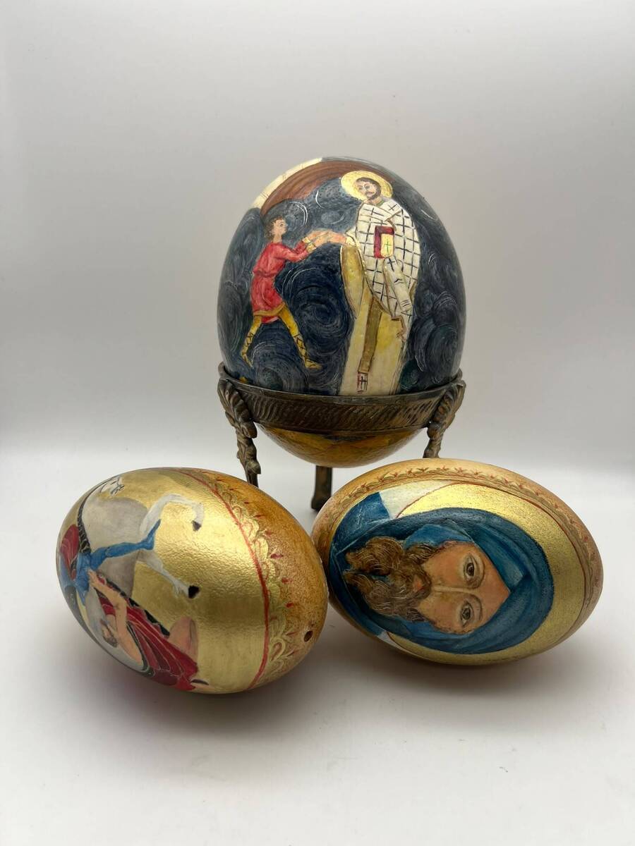 Set van 3 beschilderde religieuze eieren – iconografische voorstellingen.