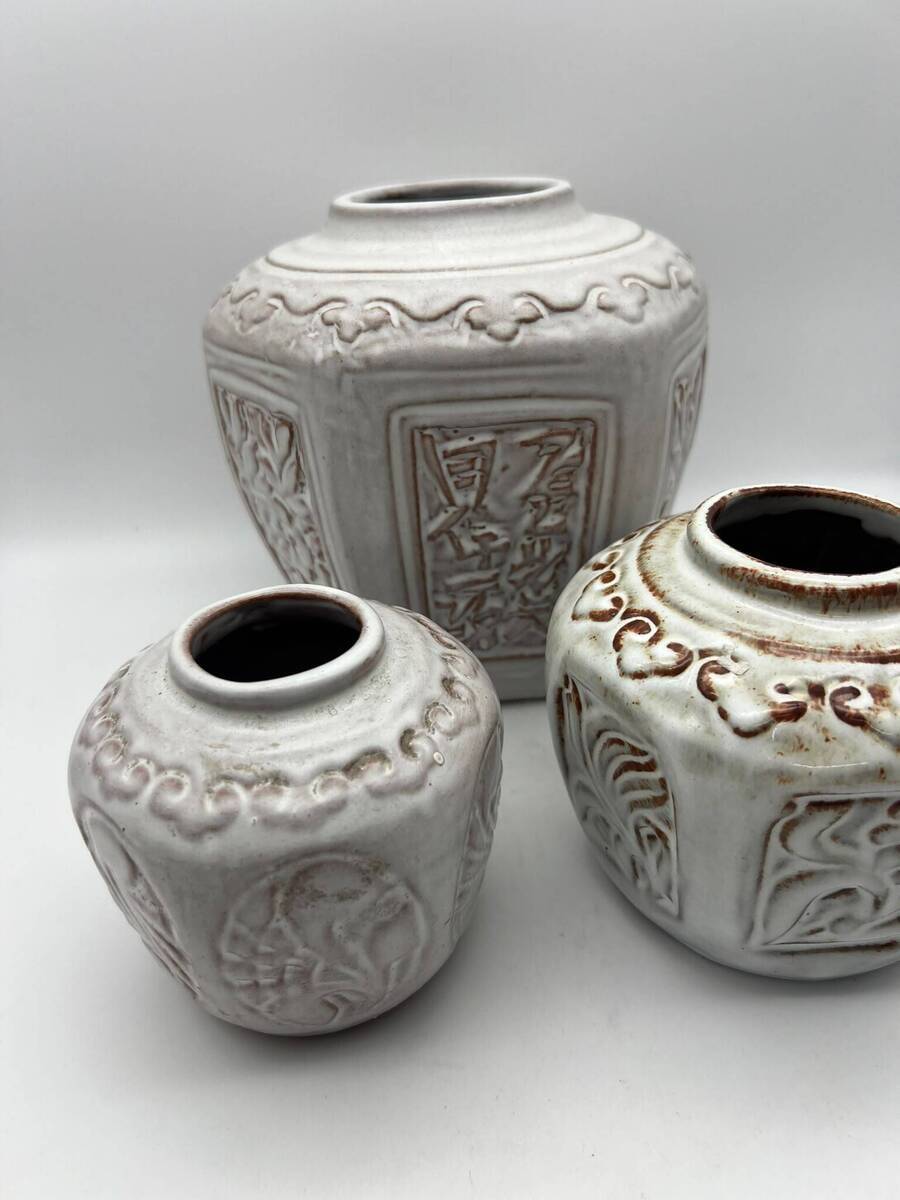 Set van drie vintage Mobach gember potten – reliëfdecor, Utrecht.