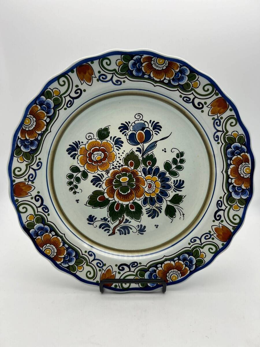 Delft Polychroom Holland Handwerk – decoratief bloemendecor bord, ca. 1950–1970