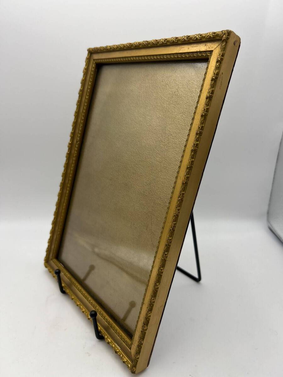Antieke gouden fotolijst met fijn ornament – ca. 27 × 19 cm.