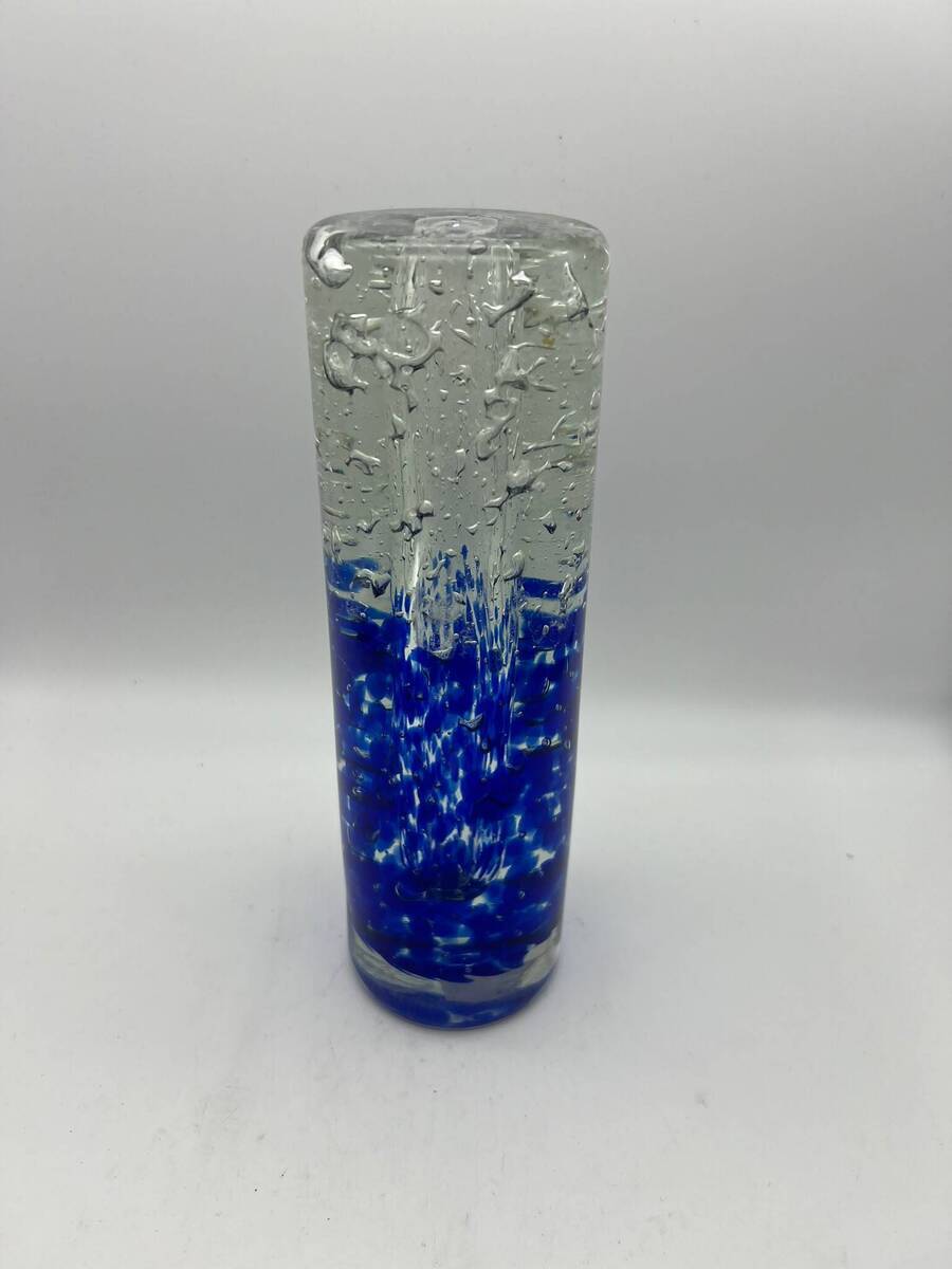 Vintage Scandinavische / Murano-stijl kunstglasvaas.  – blauw, helder glas en bullicante-effect.