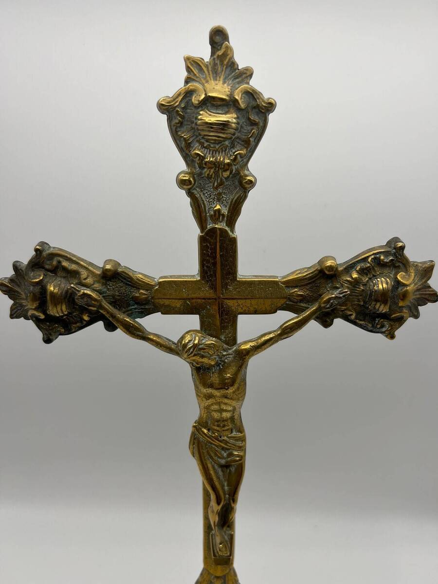 Antiek rijk gedecoreerd kruisbeeld met Christus
