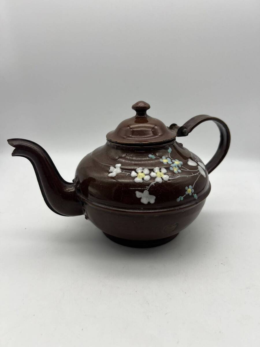 19e-eeuwse Measham / Bargeware theepot – bruine Rockinghamglazuur met bloemendecoratie.