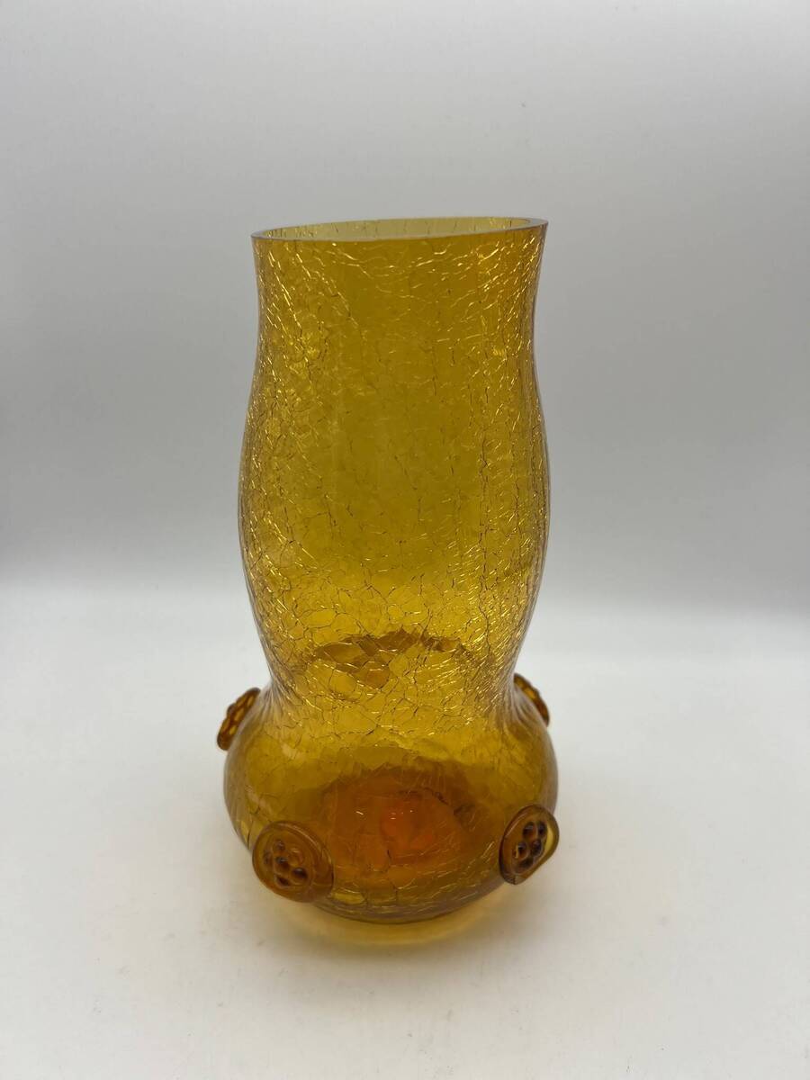 Jan Havelka – grote krakelé vaas met glazen appliqués, Borské sklo, ca. 1972.