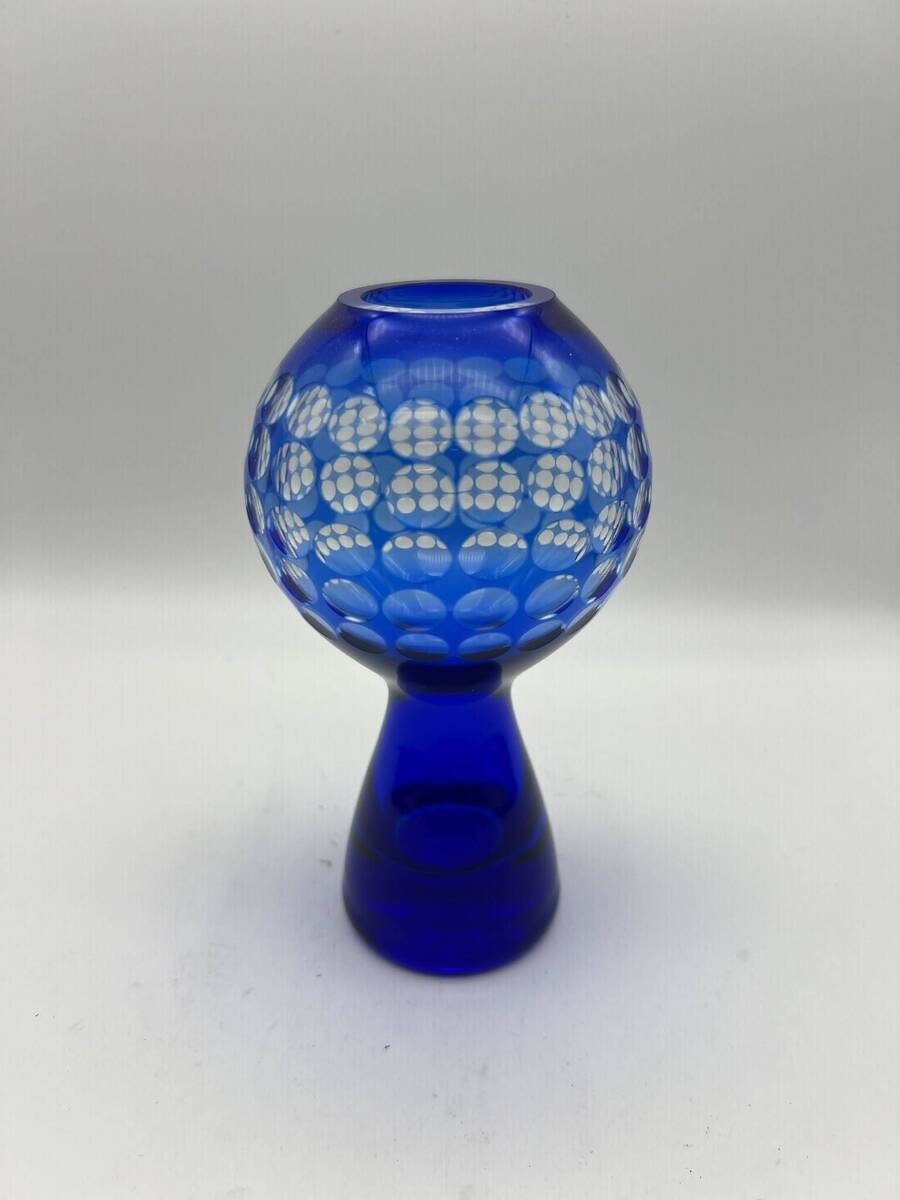 Marita Voigt – “Berliner Fernsehturm” kristallen vaas, kobaltblauw, DDR, ca. 1978.