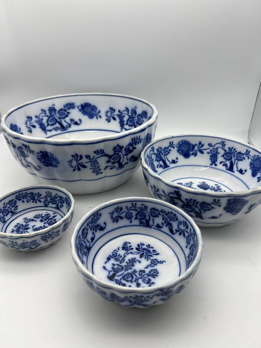 Antieke Duits blauw-witte kommen - florale decoratie, set van 4.