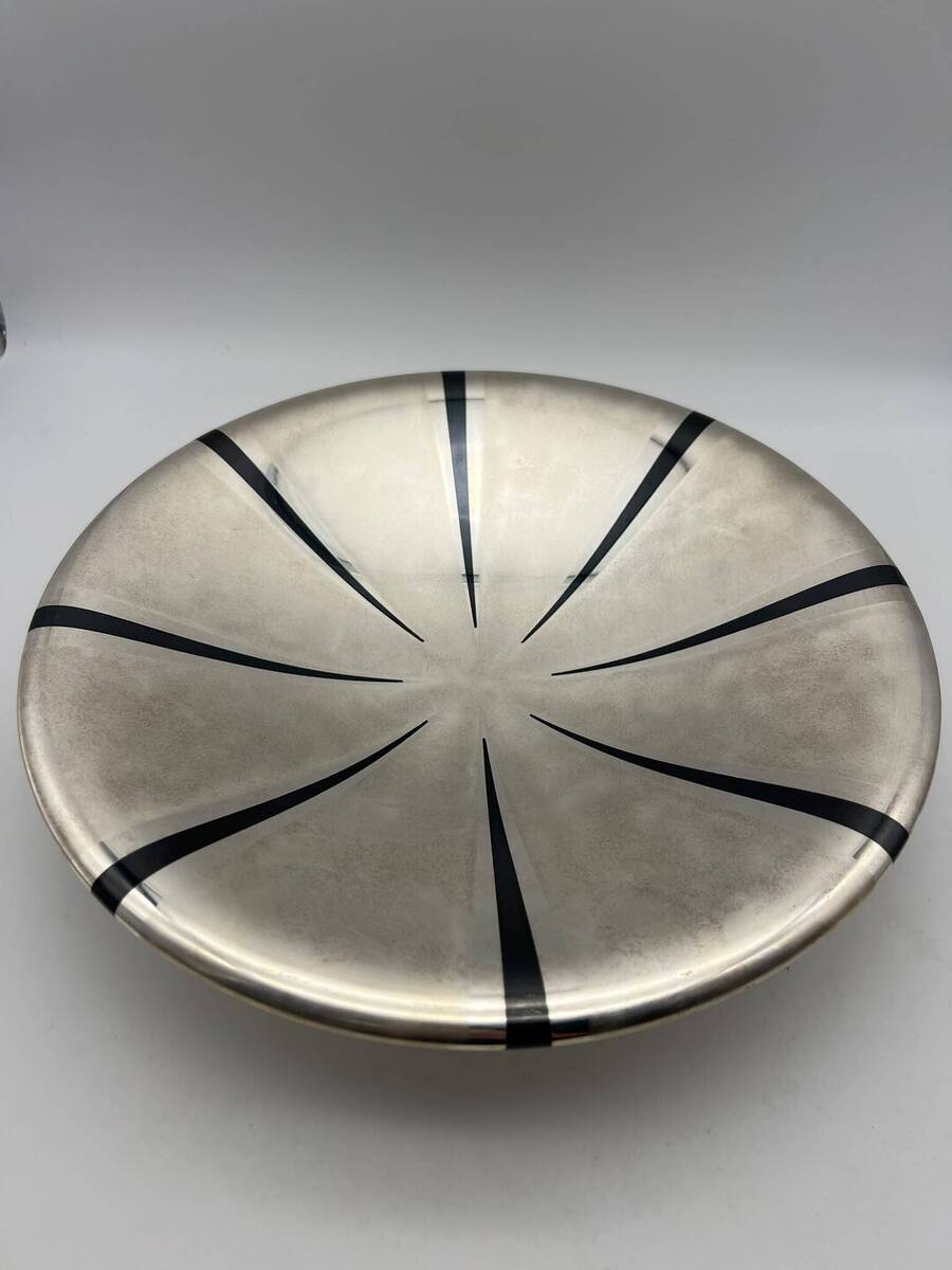 WMF Ikora Art Deco schaal – verzilverd met zwart lijnendecor, ca. 1930.