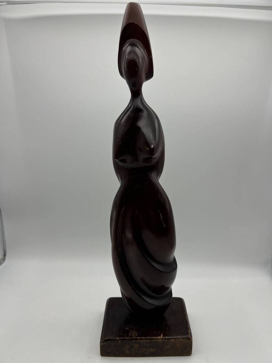  Art Deco sculptuur – gestileerde vrouw, donkerbruin gepolijst.