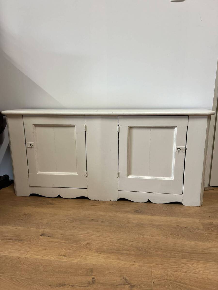 Antiek houten wanddressoir / lage servieskast